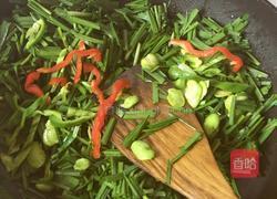 韭菜炒蚕豆的做法图解3