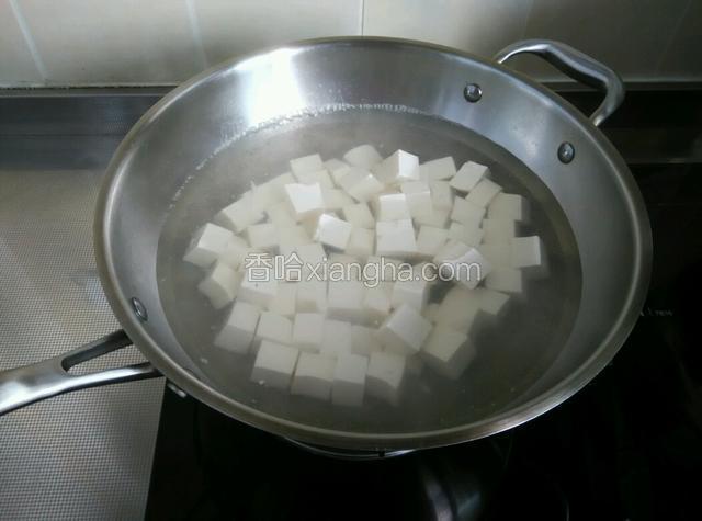 加清水煮开，开水倒掉不要