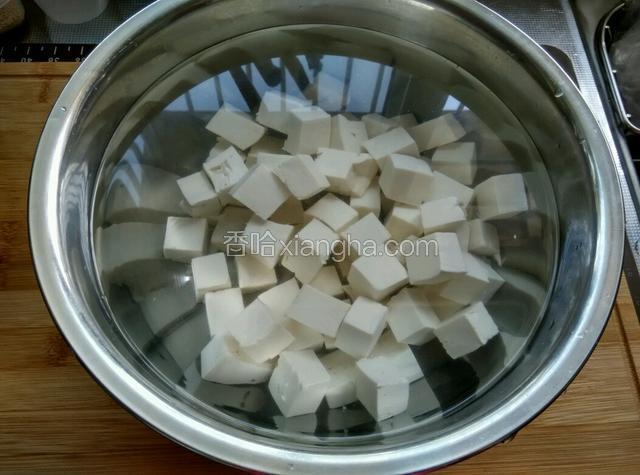 豆腐放凉水中冷却