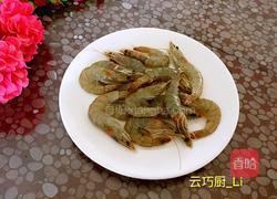 芹菜爆虾尾的做法图解1