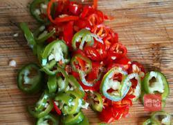 酸菜肥肠的做法图解1