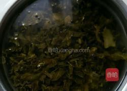 酸菜肥肠的做法图解3