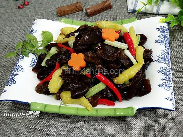 来一张成品图。这道菜即简单吃起来又美味，看着是不是很有食欲腻，下饭，下酒都是不错的美食！
