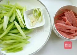 白果炒芹菜的做法图解3