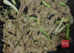 嫩滑牛肉炒青椒的做法图解3