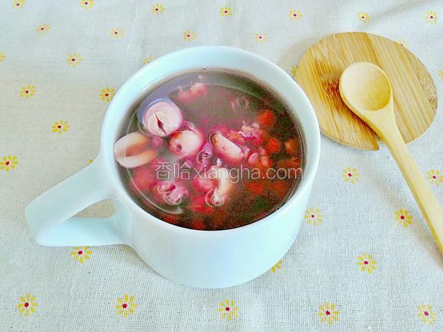 红豆莲子羹，趁热来一碗吧。