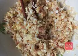 Illustration of how to make cabbage and meat pancakes 2