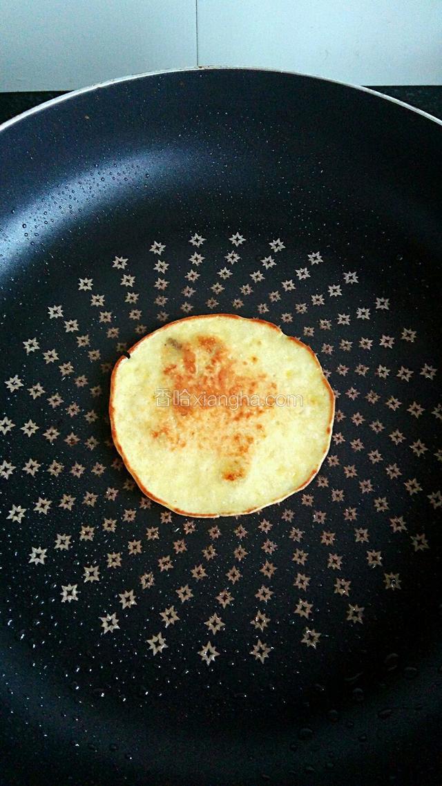 煎至两面金黄即可。