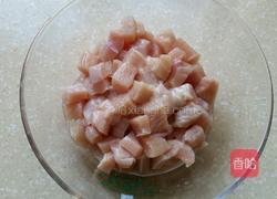 新宫爆鸡丁的做法图解1