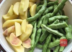 豆角炖排骨的做法图解2