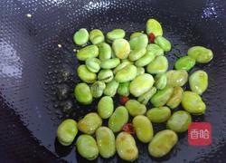 葱炒蚕豆的做法图解3