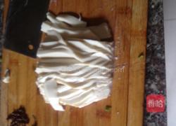 皮蛋豆腐汤的做法图解1