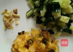皮蛋黄瓜粥的做法图解3