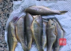 干炸小黄鱼的做法图解2