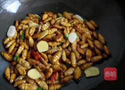 蚕蛹炒韭菜的做法图解5