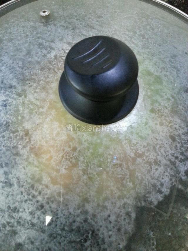 盖上锅盖，先大火烧开，转小火焖