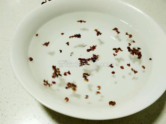 倒进一碗水