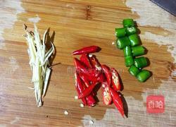小银鱼炒辣椒的做法图解2