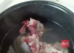 筒子骨炖莲藕的做法图解1