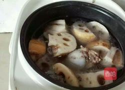 筒子骨炖莲藕的做法图解2