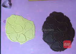 Illustration of how to make heart-shaped two-color cookies 12