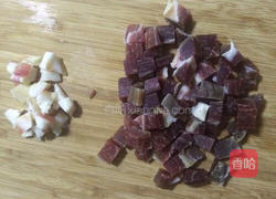 豌豆炒腊肉的做法图解3