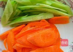 鸡胸炒木耳的做法图解3