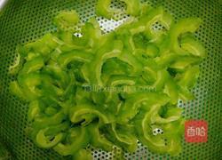 干煸苦瓜青椒的做法图解4