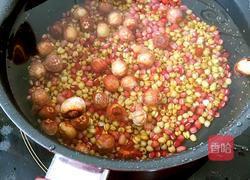 薏米红豆莲子粥的做法图解3