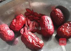 枸杞大枣车前草汤的做法图解2