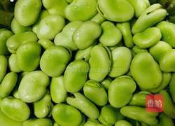 蒜香蚕豆的做法图解2