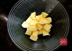 紫甘蓝雪梨沙拉的做法图解2