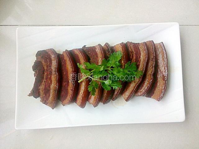 至肉香酥烂，关火，取出装盘