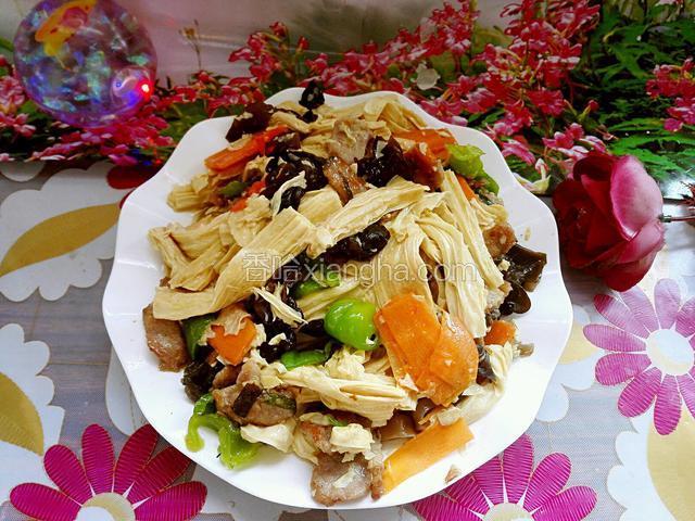 腐竹木耳炒肉