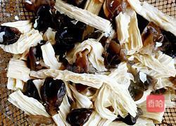 腐竹木耳炒肉的做法图解7
