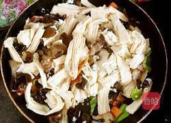 腐竹木耳炒肉的做法图解11