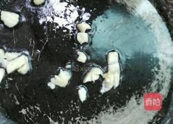 西兰花炒胡萝卜的做法图解5