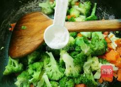 西兰花炒胡萝卜的做法图解9