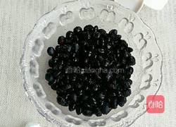 醋泡黑豆的做法图解1