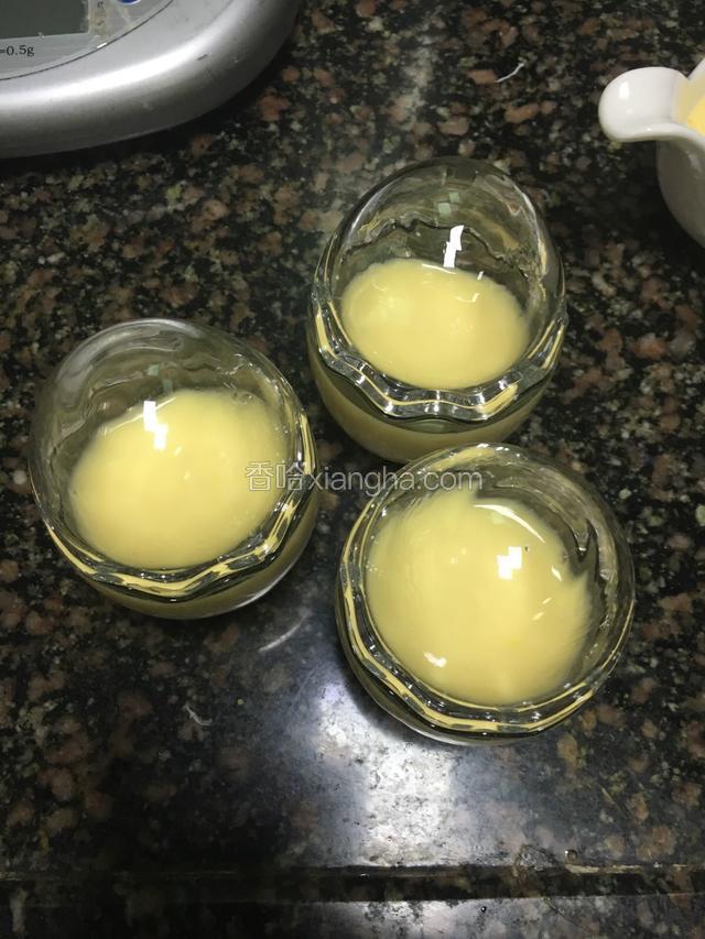 勺入布丁杯