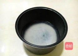 黄瓜肉末粥的做法图解2