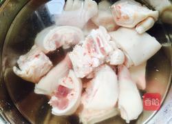 黄豆花生猪蹄煲的做法图解2