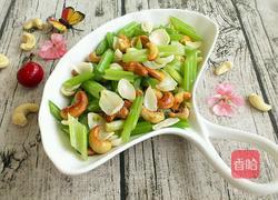 腰果百合炒芹菜的做法图解8