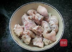 冰糖黄豆炖猪脚的做法图解3