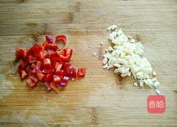 毛豆米炒肉末的做法图解2