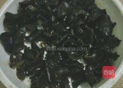 凉拌云耳的做法图解1