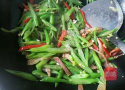 红椒四季豆炒腊肉的做法图解8