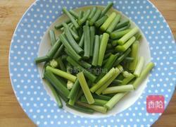 蒜苔炒肉丝的做法图解1