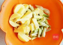 玉米粒土豆烧豆角的做法图解1