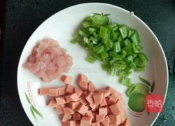 玉米炒肉丁的做法图解2